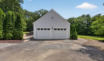 2 Oleander Dr, Clinton, CT 06413