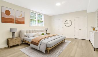 3905 COOK St, Alexandria, VA 22311