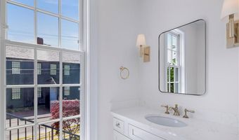 75 Bridge St, Newport, RI 02840