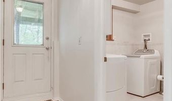 6 Potter Ln, Airmont, NY 10901