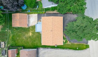 409 Maplewood Dr, Antioch, IL 60002