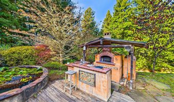 2099 Fickle Hill Rd, Arcata, CA 95521