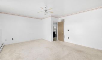 40 ROCKCREST Dr, Cranston, RI 02920