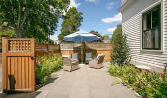 131 Eustis Ave, Newport, RI 02840