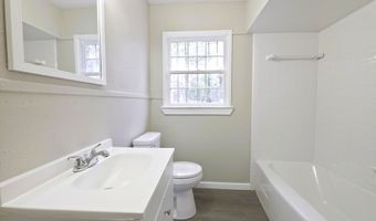 1703 State St, Biloxi, MS 39531