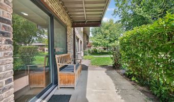 2616 N Windsor Dr 102, Arlington Heights, IL 60004