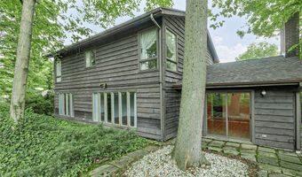 191 Parkview Dr, Aurora, OH 44202