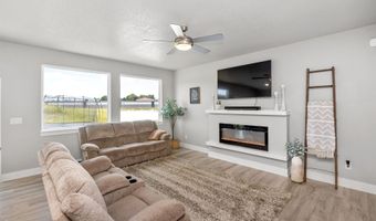 2226 Chan Dr, Adel, IA 50003