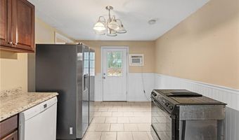 215 Fenner Hill Rd, Hopkinton, RI 02832