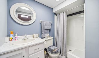 2013 Deerfield Dr, Ashtabula, OH 44004