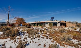 18 Outlander Dr, Carson, NM 87517