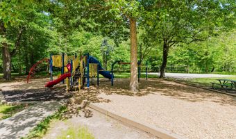 2725 S WALTER REED Dr B, Arlington, VA 22206
