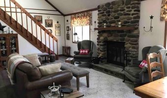 7 Wintergreen Ct, Albrightsville, PA 18210