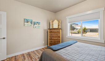 875 12TH St, Bandon, OR 97411