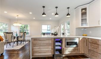 126 Columbia Ave, Cranston, RI 02905