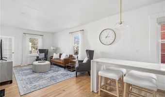 17 Old Beach Rd, Newport, RI 02840