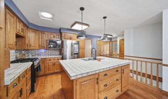 1544 Brookfield Ct, Adrian, MI 49221