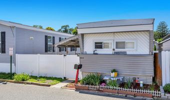 600 Broadway D14, Amityville, NY 11701