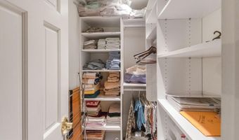1200 N NASH St 211, Arlington, VA 22209