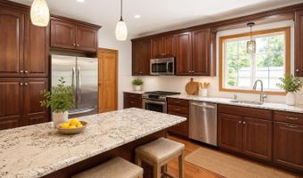 138 Church St, Belford, NJ 07718
