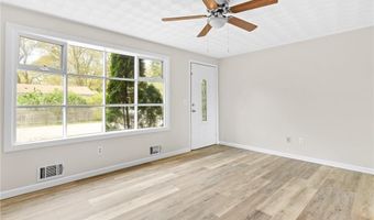4 Ellsworth St, Warwick, RI 02886