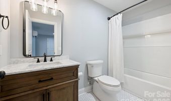 1617 Hawthorne Ln, Charlotte, NC 28205