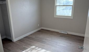 1517 NAVARINO St, Algoma, WI 54201