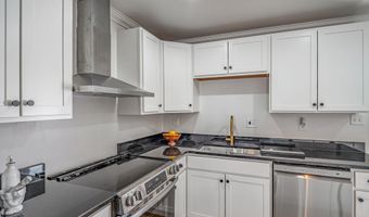 1325 BARNABY Ter SE, Washington, DC 20032