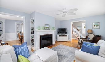 221 Trinity St, Warwick, RI 02886