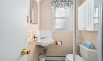 7 Restmere Ter, Middletown, RI 02842