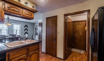 104 Caulder Dr, Chickasha, OK 73018