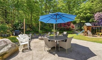 252 Wolf Rock Rd, Exeter, RI 02822