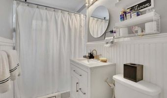 197 Dupont Pl, Bridgeport, CT 06610