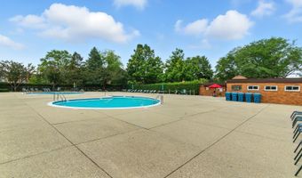 1207 S Old Wilke Rd 303, Arlington Heights, IL 60005