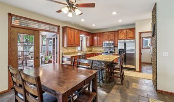 946 11th Ave SE, Altoona, IA 50009