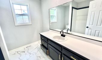 603 Lakeview Dr, Aurora, MO 65605