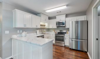 509 Sharon Oaks Ct, Benton, AR 72019