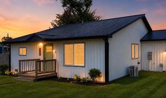 205 E Prospect St, Aurora, MO 65605