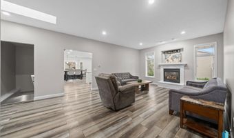 316 S Country Club Ave, Brandon, SD 57005