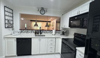 8 Scuppo Rd APT 13, Danbury, CT 06811