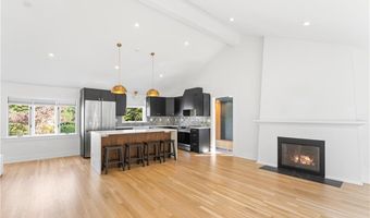 7 Carpenter Ave, Barrington, RI 02806