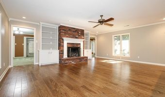 521 W CROSS St, Benton, AR 72015