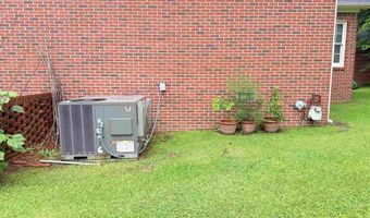 1014 Crestwood Dr, Albertville, AL 35950