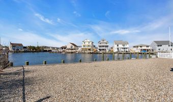 42 Carlyle Dr, Bayville, NJ 08721