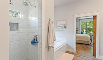 4205 Rainbow Farm Rd, Bentonville, AR 72713