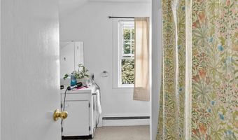 28 Young St, Newport, RI 02840