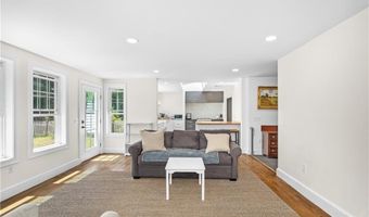 24 Huntington Dr, East Providence, RI 02916