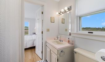 10 Casey Ct, Newport, RI 02840