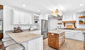 775 E 505th Rd, Aldrich, MO 65601