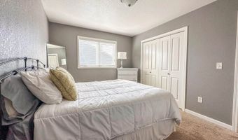 502 Granite Dr, Bismarck, ND 58503